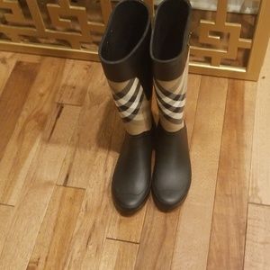 Burberry boots